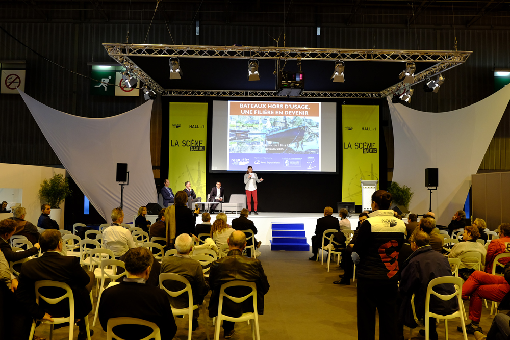 Mirna speaking on stage